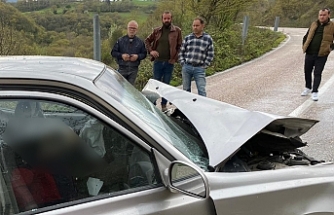 Gönen'de iki araç kafa kafaya çarpıştı. 1 kişi öldü, 1kişide yaralandı