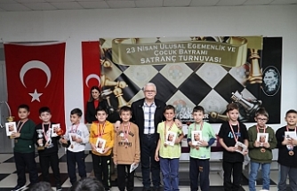 Burhaniye'de satranç turnuvası heyecanı