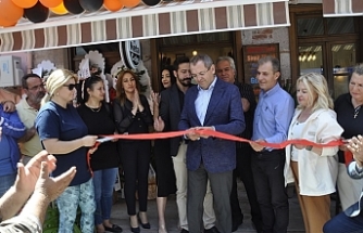 Ayvalık’ta Başkan Ergin Neta Cafe’nin Açılış Kurdelesini Kesti