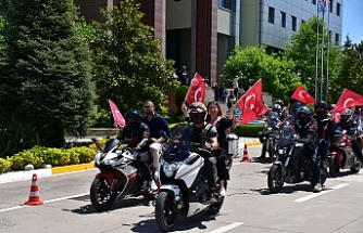 Motor severler, Balıkesir Üniversitesinde bayrak sürüşünde ve söyleşide bulundu