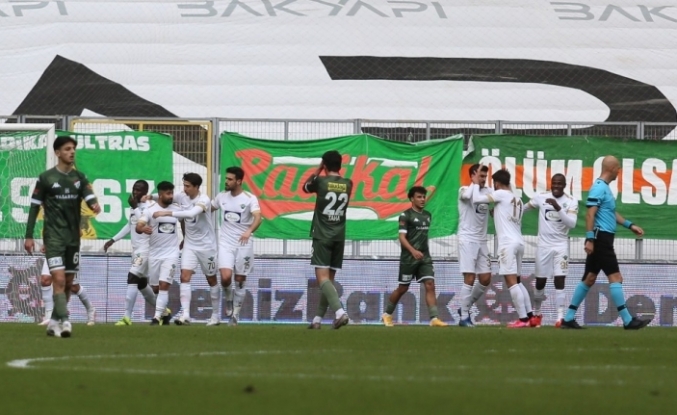 TFF 1. Lig: Bursaspor: 1 - Akhisaspor: 2 (İlk yarı sonucu)