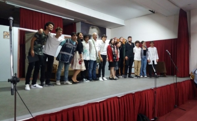 Burhaniye’ de Liseli tiyatrocular profesyonelleri aratmadı