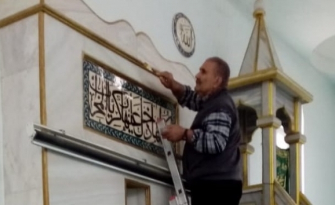 Burhaniye’de camiyi güzelleştirmek için imece yaptılar