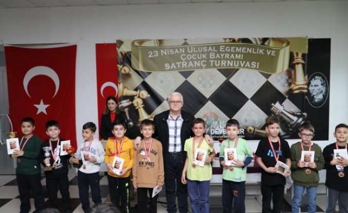 Burhaniye'de satranç turnuvası heyecanı