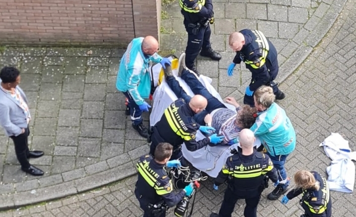 Hollanda’da hayat kurtaran polisler