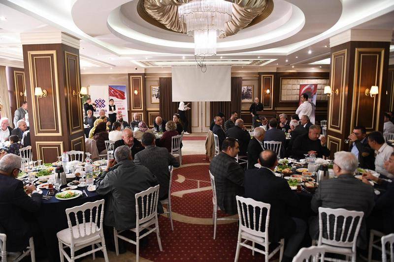Başkan Hakan Şehirli muhtarlarla kahvaltıda buluştu