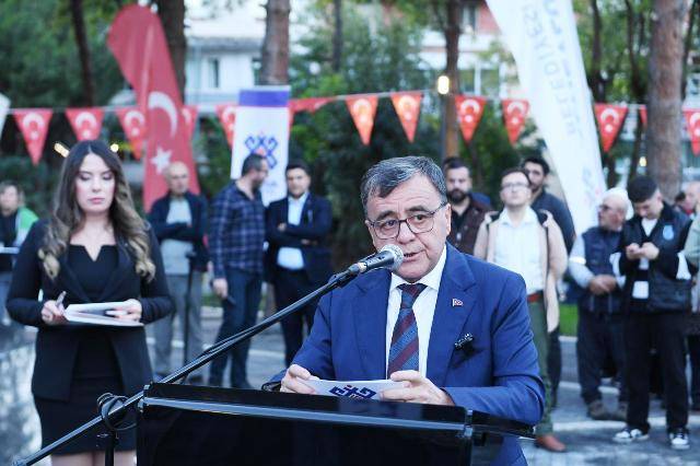 Altıeylül 75. Yıl Parkı Yenilenen Yüzüyle Hizmette