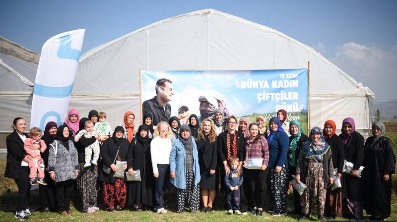 Başkan Akın destekliyor, kadın çiftçiler toprağın bereketini artırıyor