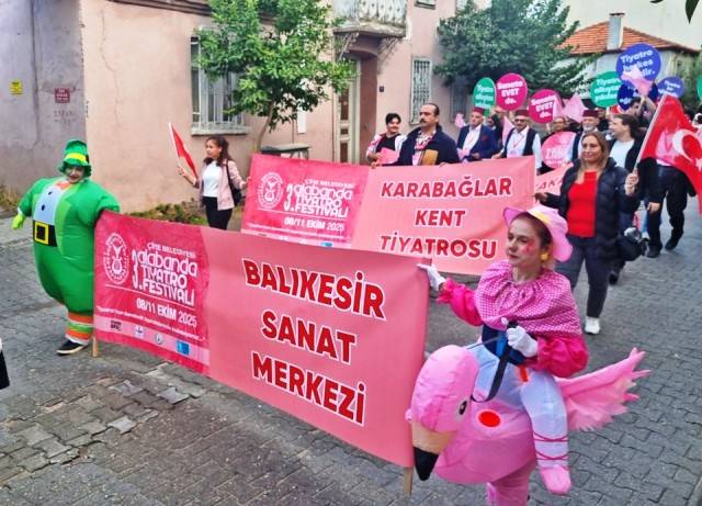 Bir Kent Tiyatrosuyla Büyür, Tiyatrosuyla Hatırlanır.