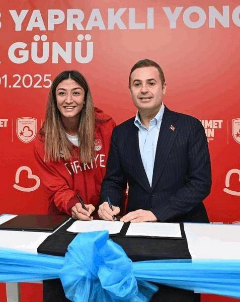 Balıkesir’in gururu Nafia Kuş Aydın 2. kez dünya şampiyonu oldu.