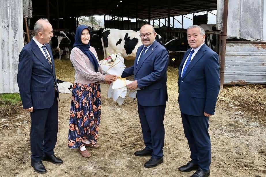 Vali İsmail Ustaoğlu’dan çat kapı çiftçi ziyareti