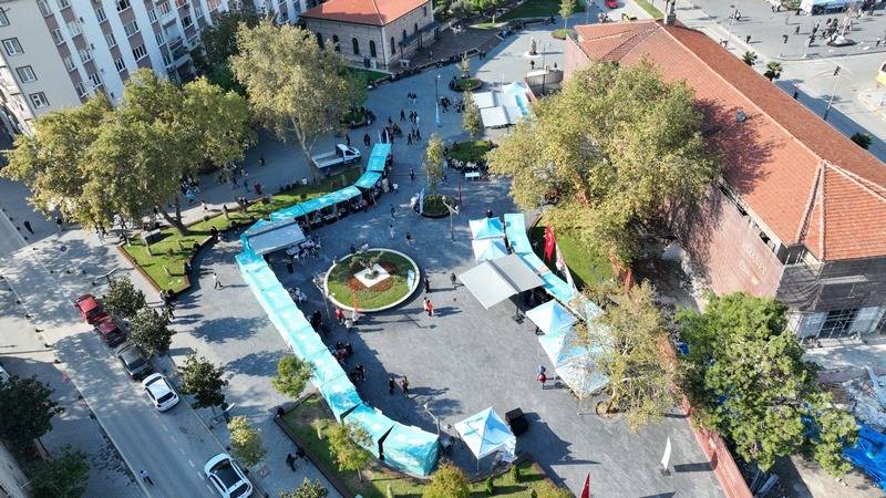 Balıkesir'de Cumhuriyet Meydanı 2.etabı açıldı.