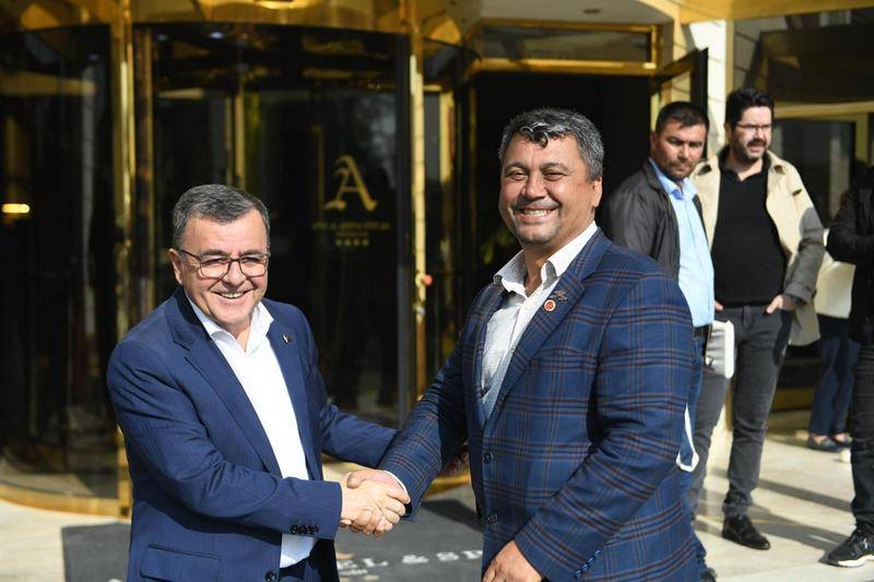 Başkan Hakan Şehirli muhtarlarla kahvaltıda buluştu