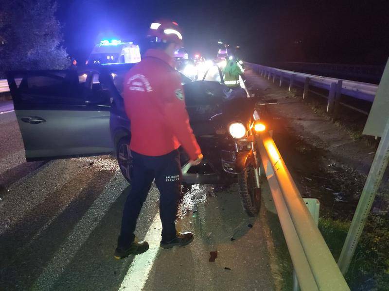 Havran’da Otomobil ile Motosiklet Çarpıştı