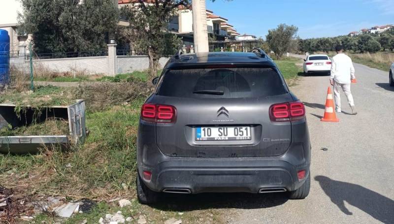 Balıkesir’de trafik kazası: Otomobil elektrik direğine çarptı