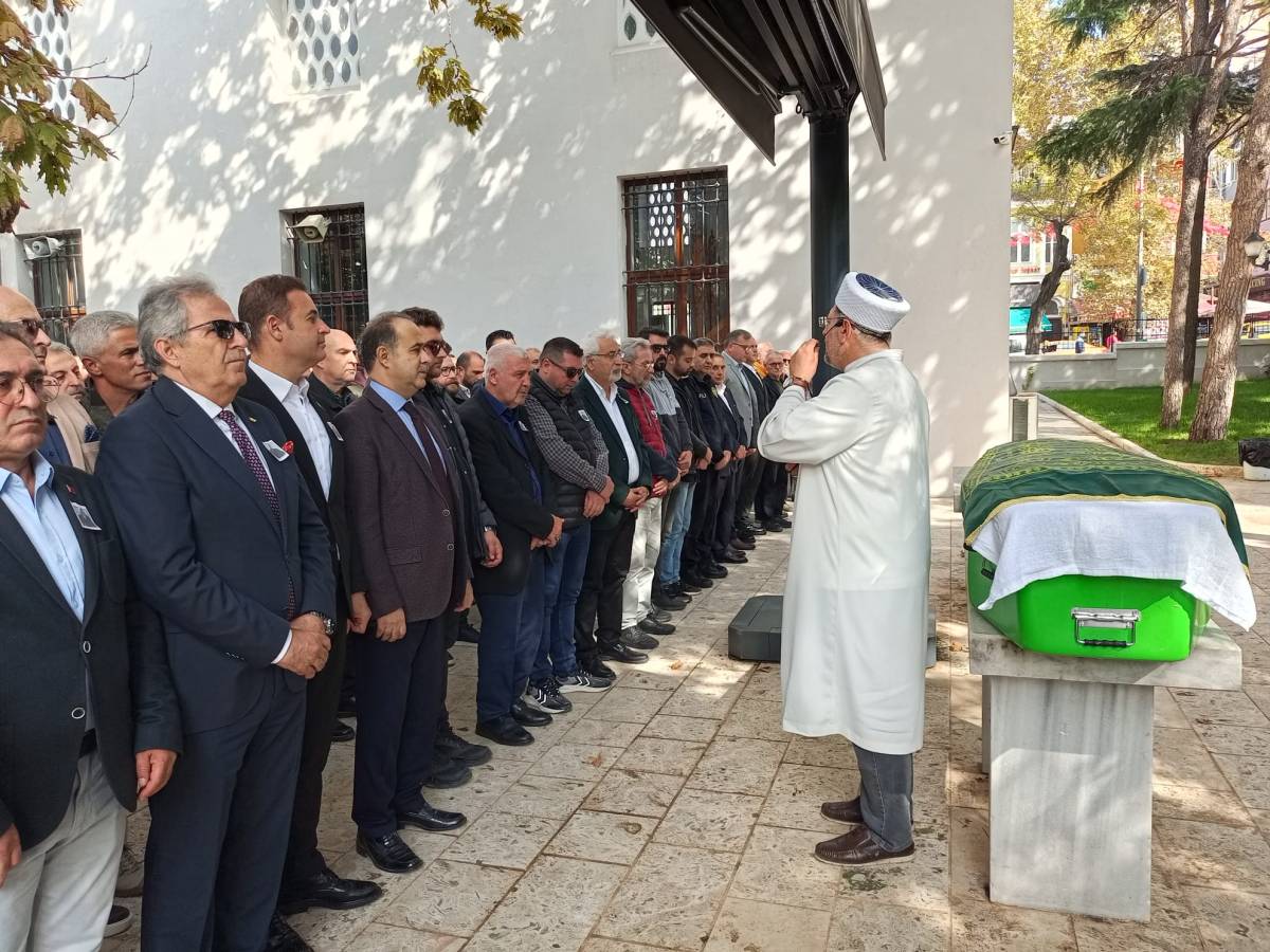 Gazeteci Yazar Engin Arıcan, son yolculuğuna hüzünle uğurlandı