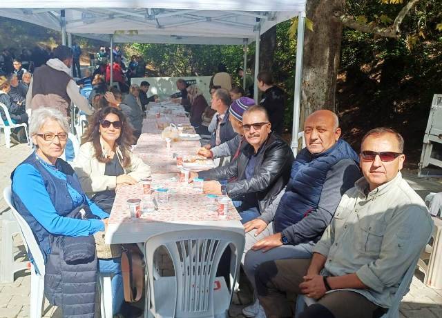 Edremit Dereli Mahallesi'nde yağmur duası ve köy hayrı düzenlendi