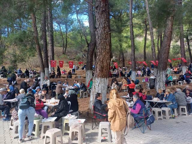 Edremit Dereli Mahallesi'nde yağmur duası ve köy hayrı düzenlendi
