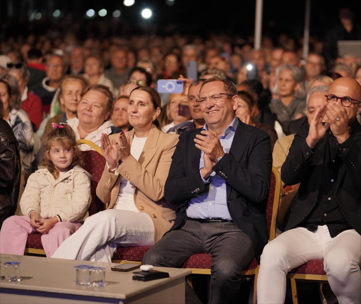 Suzan Kardeş’ten Ayvalık’ta Balkan rüzgarı