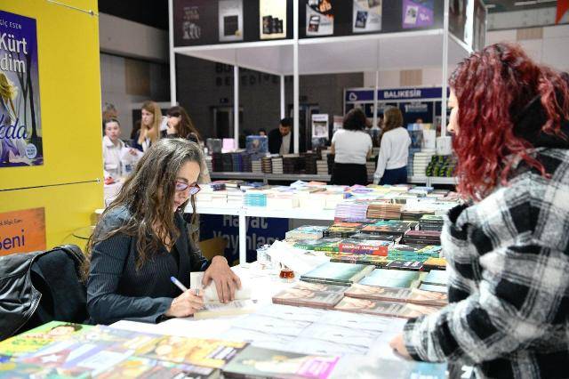 Kitap Fuarı’na ziyaretçi akını
