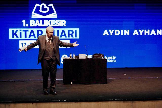 1.Balıkesir Kitap Fuarı, yazarları okuyucularıyla buluşturmaya devam ediyor