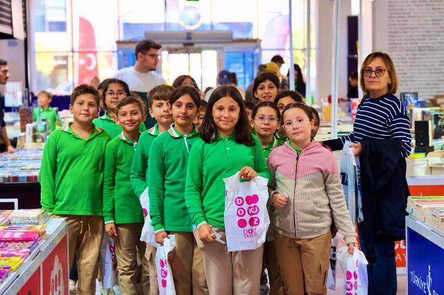 1.Balıkesir Kitap Fuarı, yazarları okuyucularıyla buluşturmaya devam ediyor