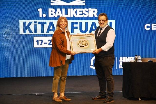 Balıkesir Kitap Fuarı’nda medya, siyaset ve edebiyat rüzgârı esti