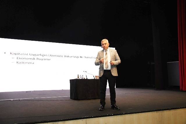 Balıkesir Kitap Fuarı’nda medya, siyaset ve edebiyat rüzgârı esti
