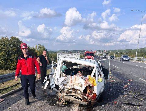 Balıkesir'de kamyonet ile otomobil çarpıştı: 1 ölü