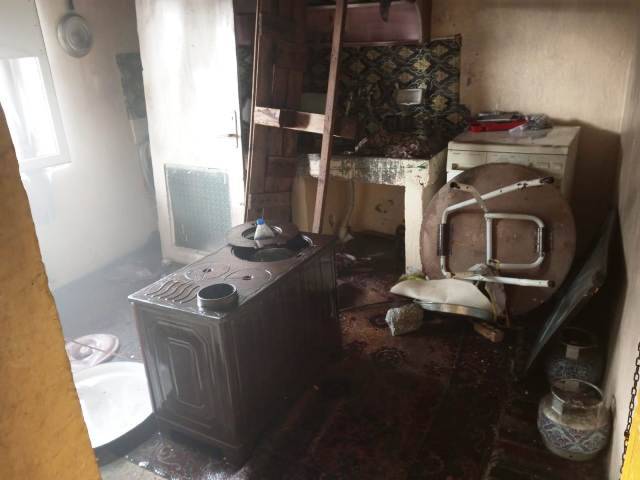 Bigadiç’te yangın evi  kullanılamaz hale getirdi.