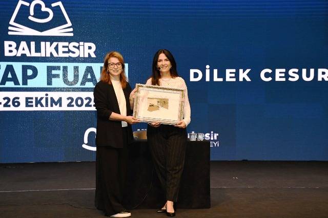 1.Balıkesir Kitap Fuarı tüm ihtişamıyla sürüyor