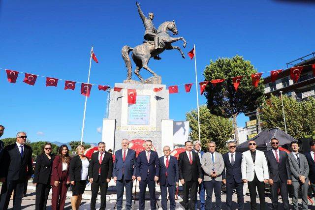 Edremit’te Cumhuriyet’in 102. Yılı Coşkuyla Kutlandı