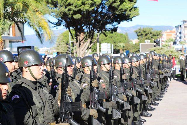 Edremit’te Cumhuriyet’in 102. Yılı Coşkuyla Kutlandı