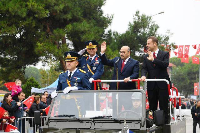 Balıkesir’de Cumhuriyetimizin 102. Yılı: Coşku, Gurur ve Birlik İçinde Kutlandı