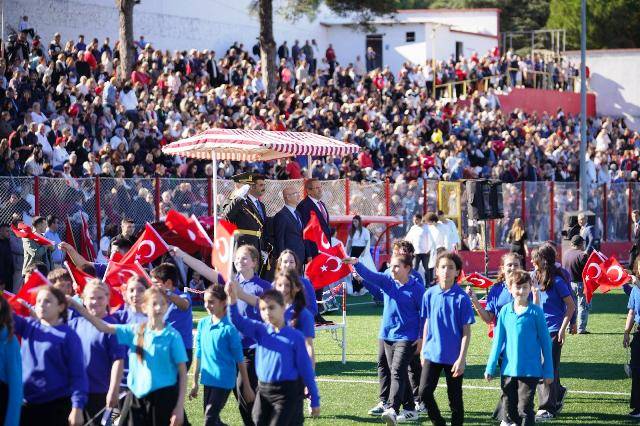 Cumhuriyet’in Aydınlık Yüzü Ayvalık’ta Coşkuyla Kutlandı