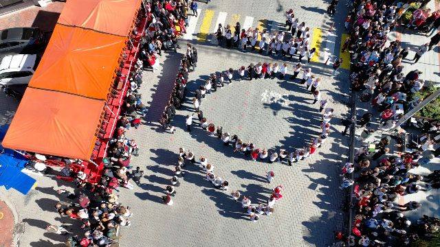 Cumhuriyetimizin 102. Yılı Burhaniye'de Coşkuyla Kutlandı