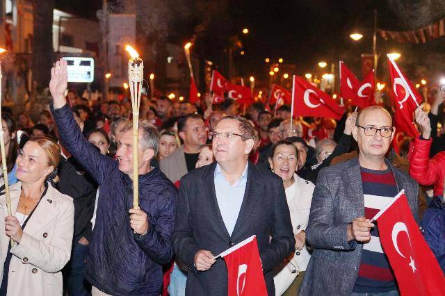 Ayvalık’ta Cumhuriyet’in 102. Yılı Coşkusu!