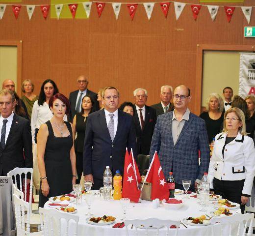 Ayvalık Atatürkçü Düşünce Derneği'nin ev sahipliğinde düzenlenen buluşmada