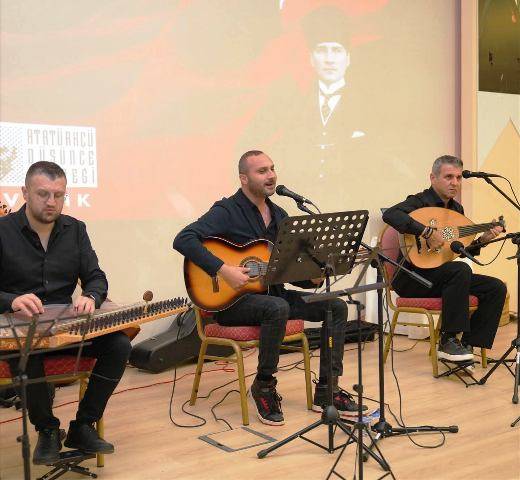 Ayvalık Atatürkçü Düşünce Derneği'nin ev sahipliğinde düzenlenen buluşmada