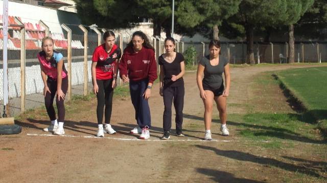 Burhaniyeli gençler Cumhuriyet Kupası için ter döktü