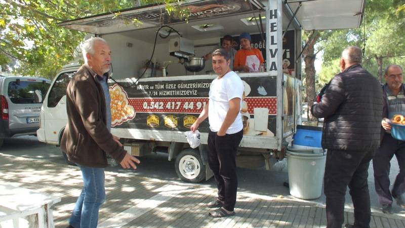 Burhaniye’de asırlık gelenek devam ettiriliyor.