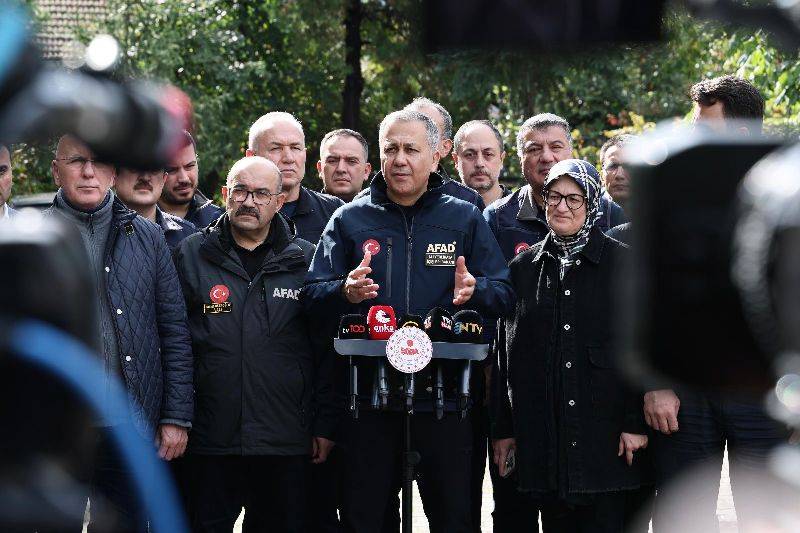 Bakan Yerlikaya açıkladı: Sındırgı depreminde can kaybı yok, 26 Kişi Yaralandı