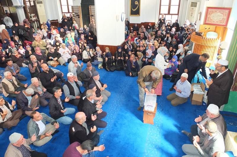 Burhaniye'de Umre hayrı yoğun ilgi gördü