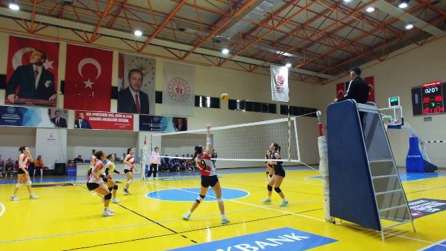 Burhaniye de Cumhuriyet Kupası coşkusu başladı