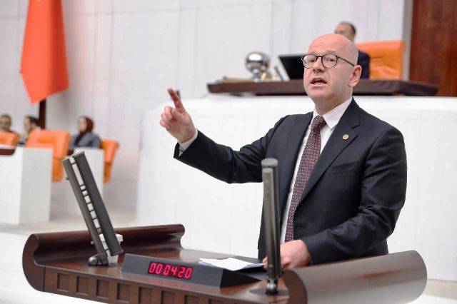 Chp Balıkesir Milletvekili Serkan Sarı’dan Yurt Tepkisi: “Akp’nin Şantiyesinde Kızlarımızı Barındımaya Zorluyorlar”