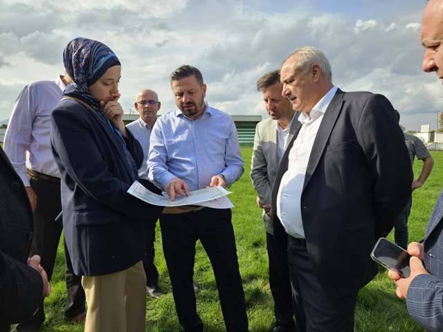 AK Parti İl Başkanı Mehmet Aydemir Gönen’e Nefes Olacak Gençlik Merkezi Proje Alanını İnceledi