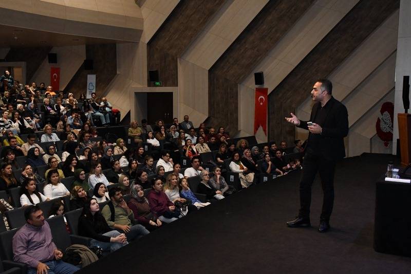 Balıkesir Kitap Fuarı’nda izdiham yaşandı