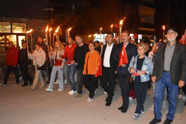 Gömeç’te Cumhuriyet İçin Fener Alayı