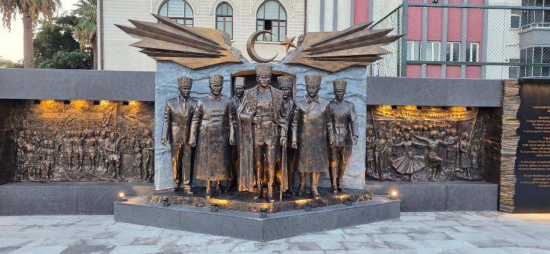 Balıkesir’de Atatürk’e saygı ve minnet anıtı