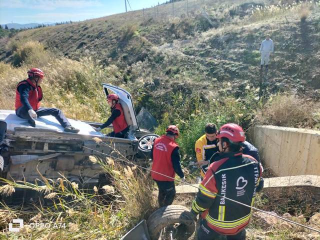 Balıkesir’de otomobil şarampole yuvarlandı: 1 Yaralı